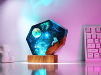 The EARTH and Astronaut Epoxy Lamp - image 8